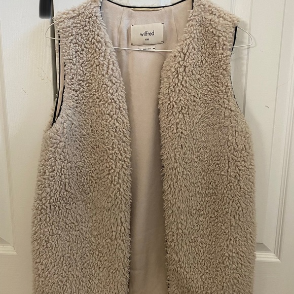 Aritzia Sherpa vest - Picture 1 of 1